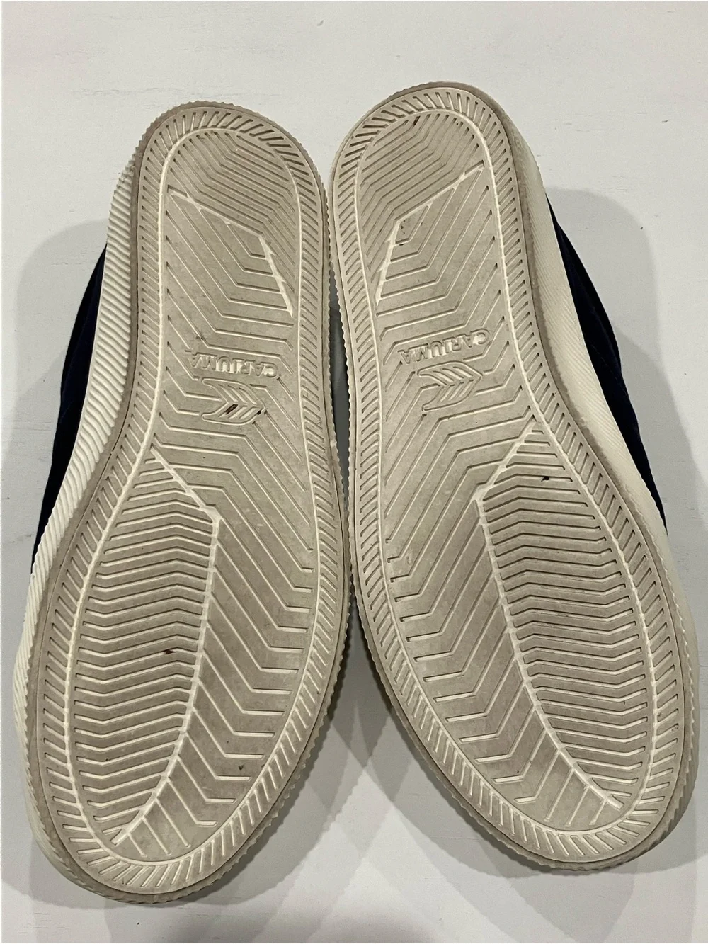 Cariuma | Navy Canvas Low-Top Sneakers